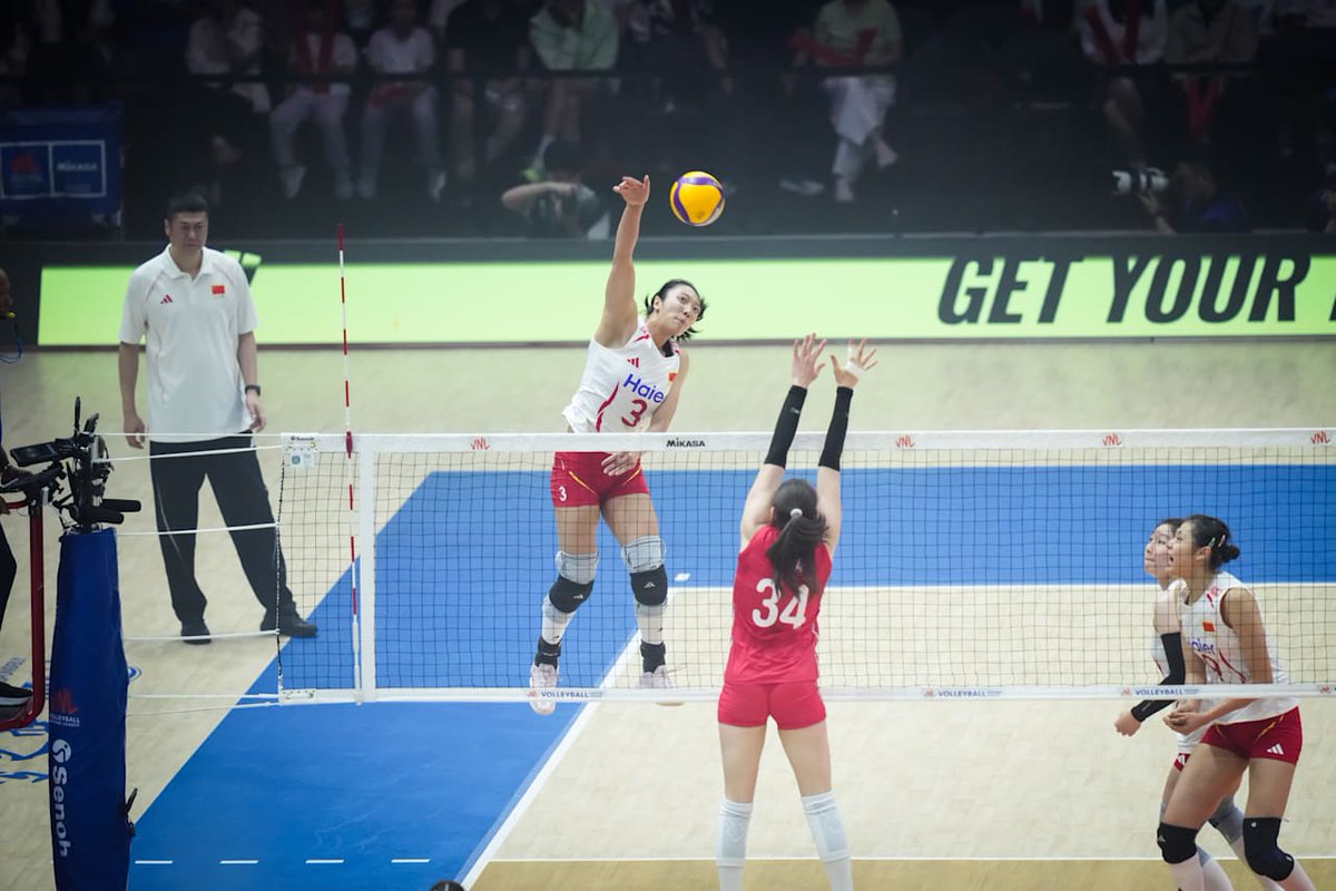 ployyyyy_t's tweet photo. CHINA 🇨🇳 3-0 🇷🇸 SERBIA
(25-21, 25-21, 25-21)

#วอลเลย์บอลหญิง
#VNL
#VNL2026

📷 Volleyball World https://t.co/rPXE282PVT