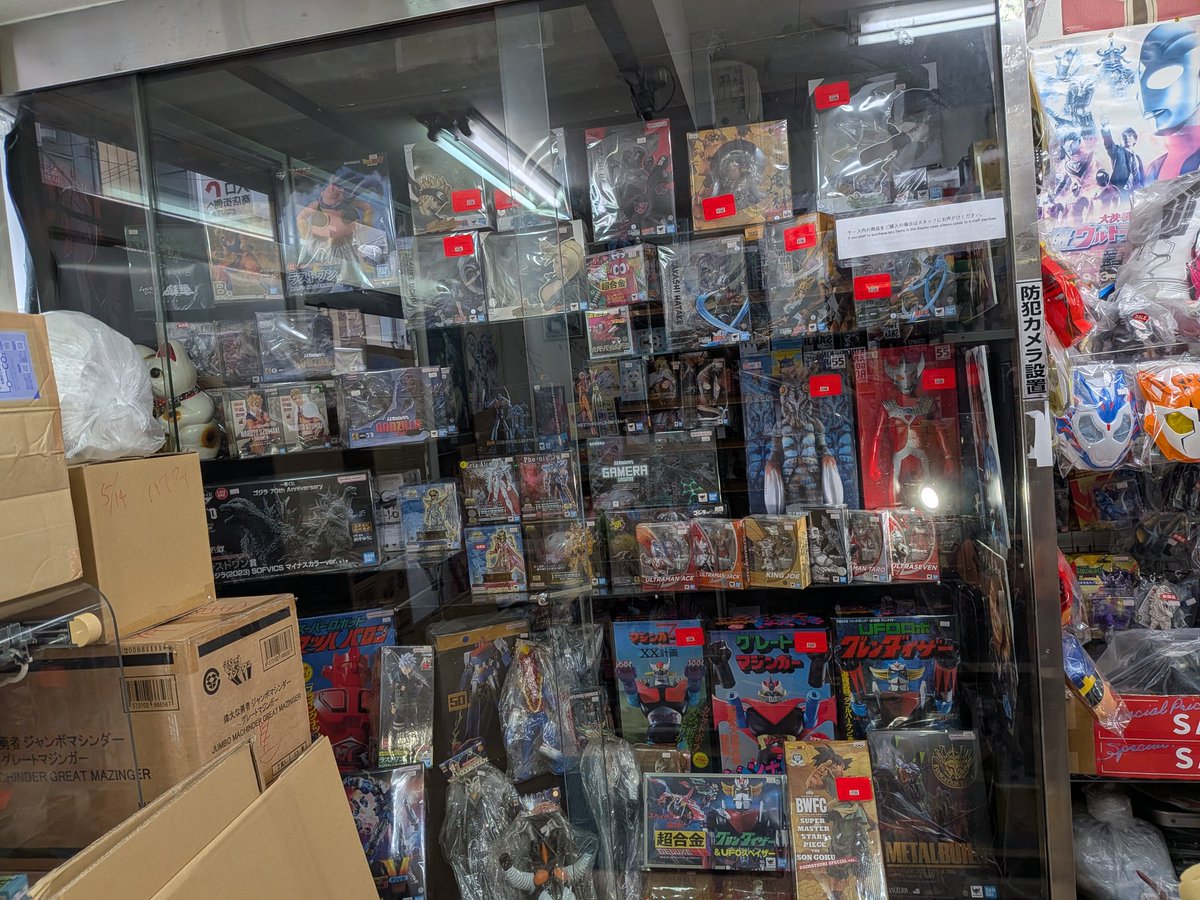 TOYsSEIYA's tweet photo. 三枝さんの作品をおかえしした陳列
なかなか広いので大きい商品を出しました。まだまだありますんで、順次だしますー😅 https://t.co/DXBZNl6fV9