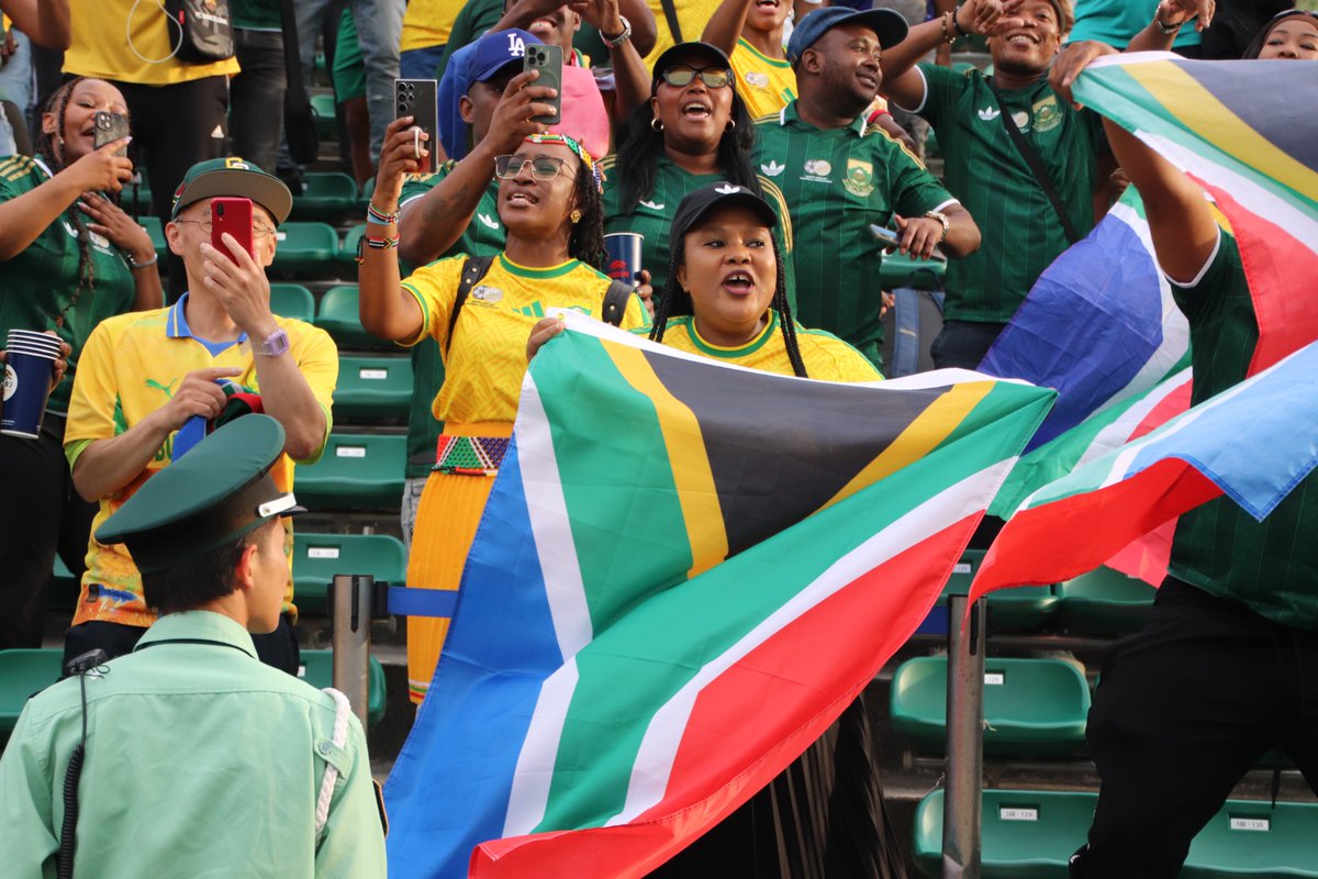 Banyana_Banyana's tweet photo. Despite the difficult result, the incredible turnout &amp; passionate energy from traveling 🇿🇦supporters in Japan provided an undeniable boost to the squad. Thank you!!

#BanyanaBanyana
#Banyana
#LiveTheImpossible
@adidas
Standard Bank - South Africa
Sasol in Sport
adidas Football https://t.co/XH7xqUIfIV
