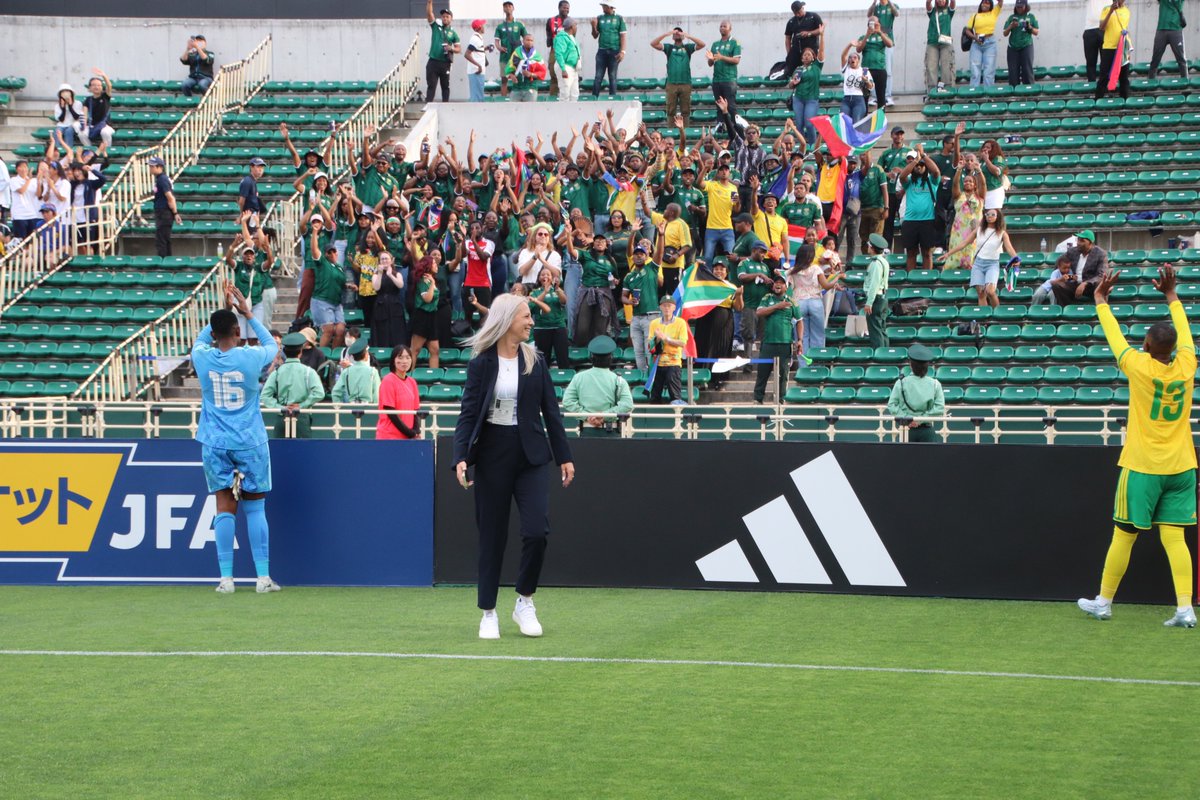 Banyana_Banyana's tweet photo. Despite the difficult result, the incredible turnout &amp; passionate energy from traveling 🇿🇦supporters in Japan provided an undeniable boost to the squad. Thank you!!

#BanyanaBanyana
#Banyana
#LiveTheImpossible
@adidas
Standard Bank - South Africa
Sasol in Sport
adidas Football https://t.co/XH7xqUIfIV
