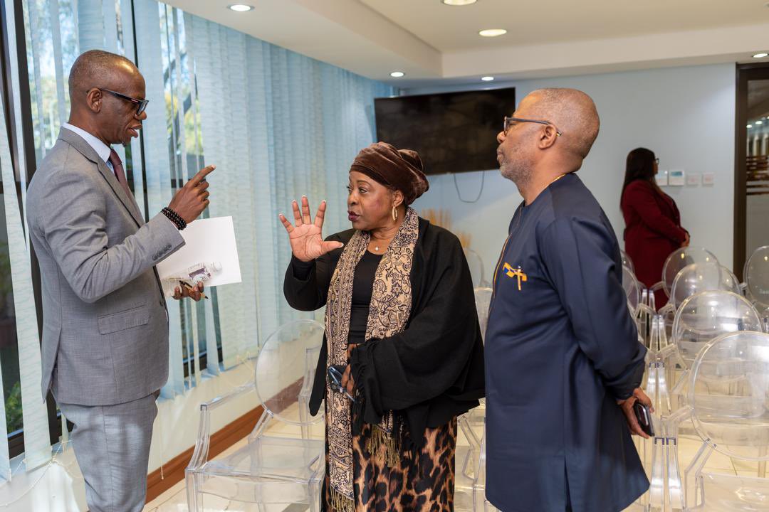 antonio_simbo's tweet photo. Apresentei o meu livro “ Diplomacia Digital: uma solução para promoção da imagem de Angola( versão em inglês “ em Gaborone, Botswana. https://t.co/ohnK4qgoR9