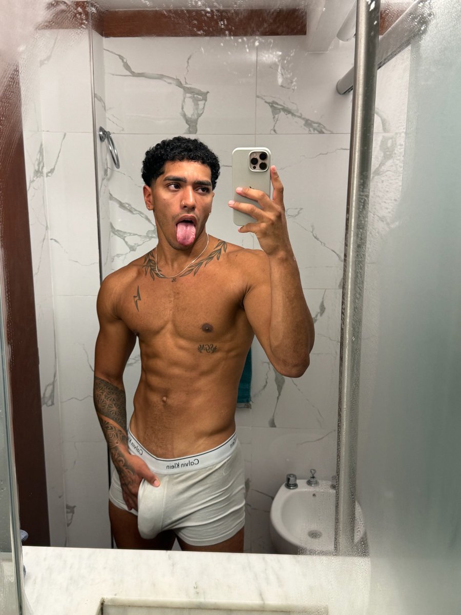 Elnegromasvir4l's tweet photo. Front or back?🥵 https://t.co/MLJIbVtUgB