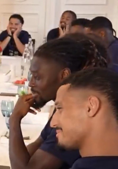 user25031999's tweet photo. @equipedefrance La gêne est palpable 🤣🤣🤣🤣 https://t.co/ZmFQdVWlnz