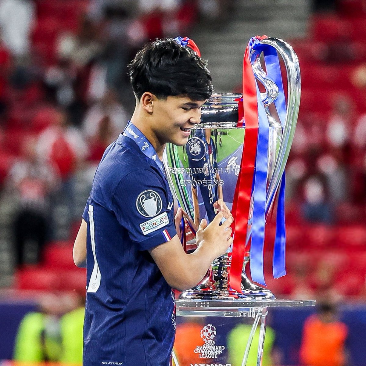 ActuL1_'s tweet photo. 🚨 DRO FERNANDEZ 🇪🇸 DÉJÀ ATTENDU AU TOURNANT AU PSG ! ❤️💙

Le staff de Luis Enrique l'attend désormais de pied ferme et espère le voir revenir à la rentrée avec plus de maturité et de consistance pour bousculer la hiérarchie.

(@sport) https://t.co/tIpoVDxDvN