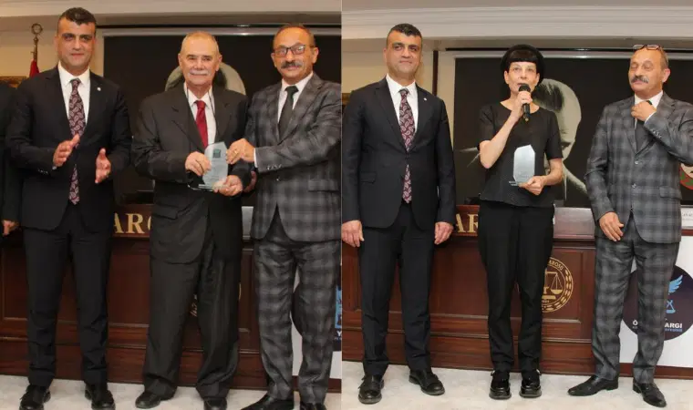 cumhuriyetgzt1's tweet photo. 🔴 Gazetemize ve yazarımız Zülal Kalkandelen’e ödül

Özgür Yargı Derneği tarafından gazetemiz Cumhuriyet’e uygun görülen “Basın Özgürlüğü ve Hakikat Ödülü” dün Mersin’de düzenlenen bir törenle Cumhuriyet Vakfı Genel Sekreteri ve yazarımız Işık Kansu’ya sunuldu. Yazarımız Zülal Kalkandelen de aynı törende "Doğa, Ekoloji ve Yaşam Hakkı Ödülü"nü aldı.
https://t.co/HBjDP8tR0J