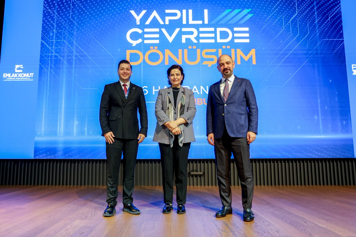 MeslekiHizmet's tweet photo. 📍 İstanbul

“Yapılı Çevrede Dönüşüm Konferansı”na Katıldık

Emlak Konut GYO Genel Müdürlüğü ve PMI Türkiye iş birliği ile 6 Haziran 2026 tarihinde İstanbul’da düzenlenen “Yapılı Çevrede Dönüşüm Konferansı”na katılım sağladık.

Emlak Konut GYO Genel Müdürü Sayın Yasir Yılmaz ve PMI Türkiye Dernek Başkanı Sayın A. Göktürk Aydın'ın açılış konuşmasıyla başlayan konferansta Genel Müdürümüz Sayın Banu Aslan, “Yapılı Çevrede Proje Yönetiminin Önemi” başlıklı konuşmasında Bakanlığımız tarafından yürütülen çalışmalara ilişkin değerlendirmelerde bulundu.

Konferans kapsamında Enerji Verimliliği ve Tesisat Dairesi Başkanımız Hüseyin Namık Sandıkcı da, “Türkiye ve Dünyada Yapılı Çevrede Yeşil Dönüşüm” başlıklı sunum gerçekleştirdi.

Kamu, özel sektör, akademi ve meslek profesyonellerini bir araya getiren konferansta; yapı sektöründeki dönüşüm süreçleri, yeni proje teslim modelleri, sürdürülebilir şehircilik yaklaşımları ile yapılı çevrede dijital, yeşil, yönetsel ve tasarımsal dönüşüm konuları ele alındı.

@baslan06 
@yilmazyasir @MeslekiHizmet @PMInstitute  #EmlakKonut #EKGYO #ProjeYönetimi #mimar #inşaatmühendisi #SürdürülebilirŞehirler #YeşilDönüşüm #EnerjiVerimliliği #Şehircilik #TürkiyeYüzyılı