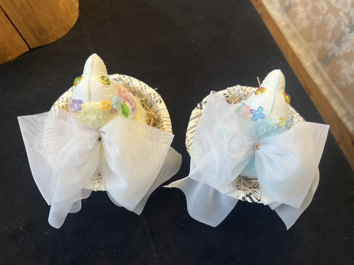 Yoruwo_Aruku's tweet photo. sAyaさんの作品　　　　
おさんぽ迷子ちゃん(右:ラムネ　左:あわもち)
価格: 各¥3000
追加納品がありました！
ぽってりと程良い重みのある、手のひらサイズのぬいぐるみです。

#夜を歩く2026
#通販 https://t.co/d262mNYiQ3