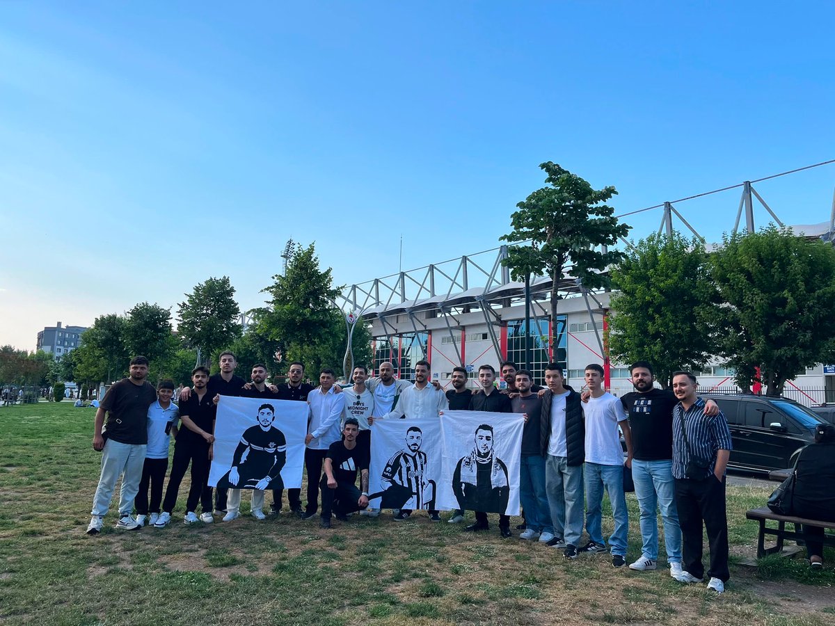 39UNIGFB's tweet photo. Mezun olan abi ve kardeşlerimizin mezuniyetinde yanlarında olduk hayatlarında başarılar dileriz. https://t.co/61TlOLVkLW