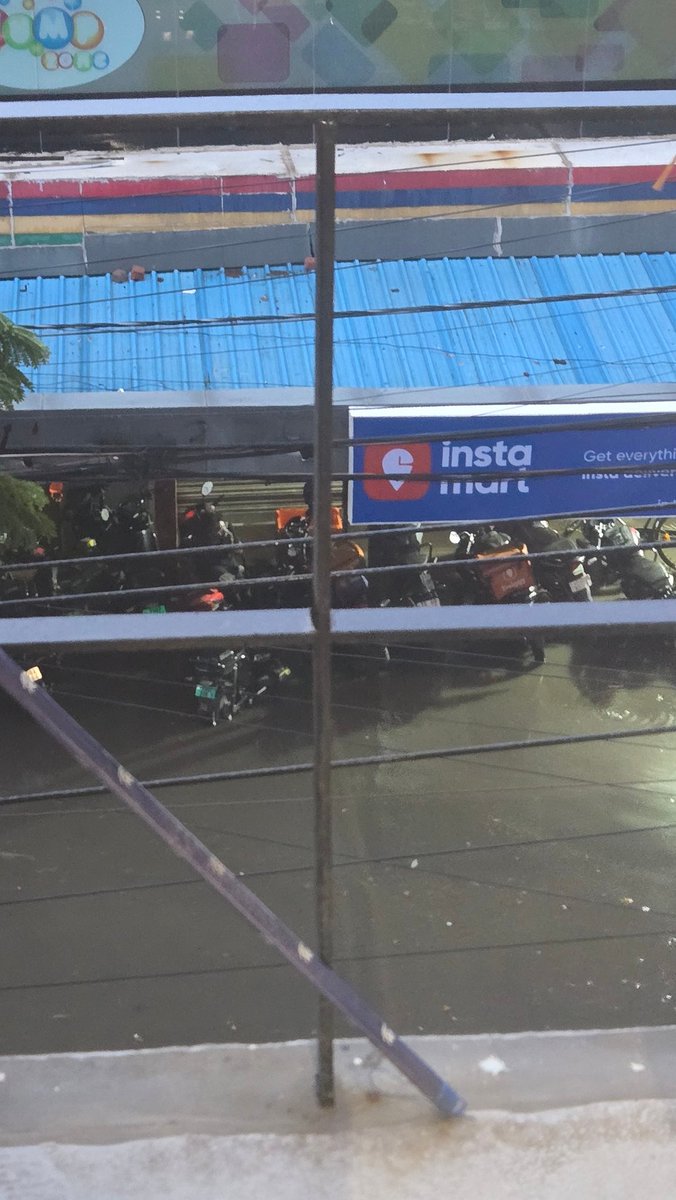 SATHYAR04's tweet photo. @Klopp_the_top @GHMCOnline Bro @Swiggy @instamart_it, I think you should also deliver boats in 5 min. https://t.co/3tV9q7PiD0