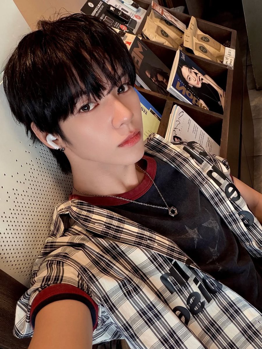 AHOFINAOFC's tweet photo. [ 📸 ] 260606 AHOF INSTAGRAM UPDATE 

solo cafe date ☕️ Weverse Con Festival 💙

(1/2)

 #AHOF #아홉 
#JL #제이엘 
#yencetagram https://t.co/J2735pZ5zd