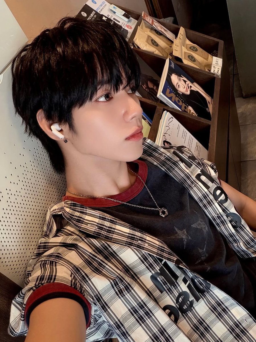 AHOFINAOFC's tweet photo. [ 📸 ] 260606 AHOF INSTAGRAM UPDATE 

solo cafe date ☕️ Weverse Con Festival 💙

(2/2)

 #AHOF #아홉 
#JL #제이엘 
#yencetagram https://t.co/5LsmupQACa