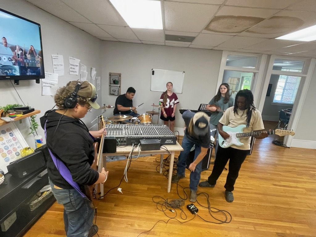 CowboyZoomyt's tweet photo. 🎸🥁 https://t.co/y1Xody1914