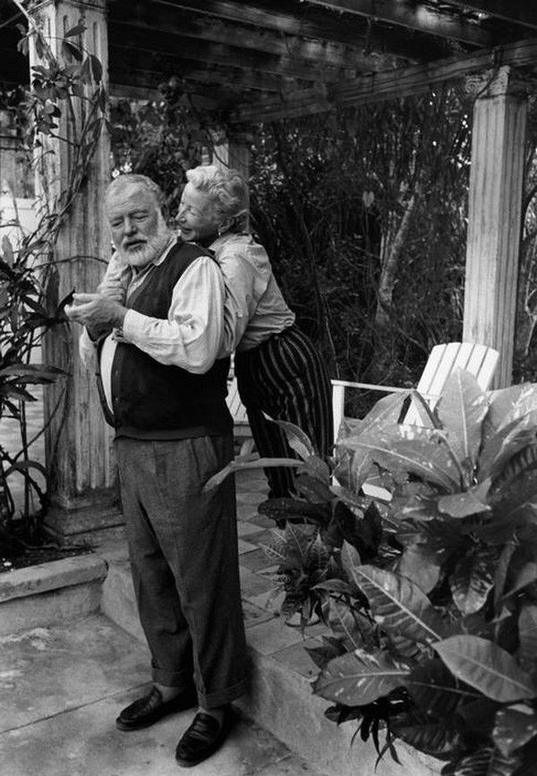 BoylanRoger's tweet photo. Ernest and Mary Hemingway at Finca Vigia, Cuba, 1954. https://t.co/HTw7qAqwtw