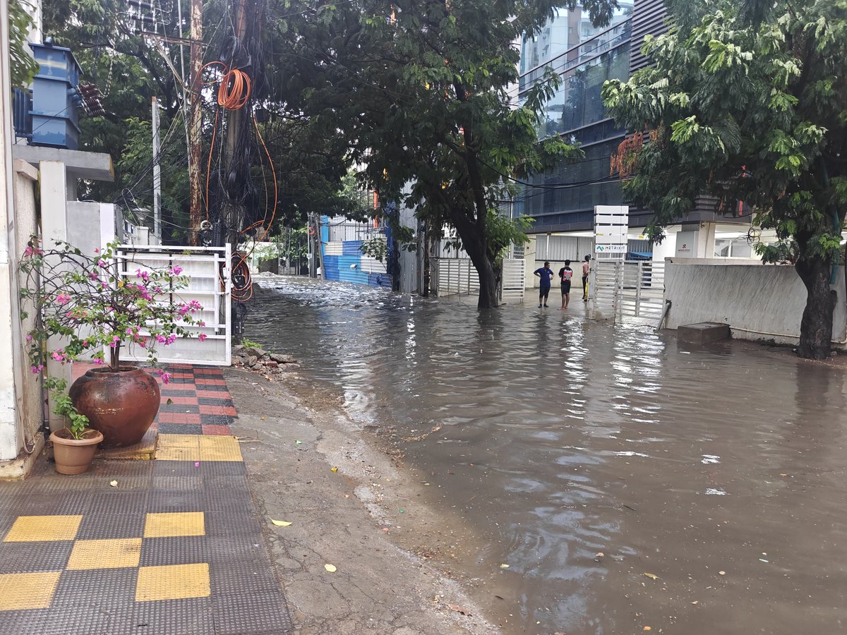 praveenpuglia's tweet photo. The amount of incompetence that exists in @CMC_Offcl is absolutely hilarious. After almost 1 year of broken roads uprooted for better sewage flow in the nalas, blocked roads, potholes, travel inconvenience  later what do you get? 
This! Almost an hour after rains stopped. https://t.co/4Nz1i0IIle