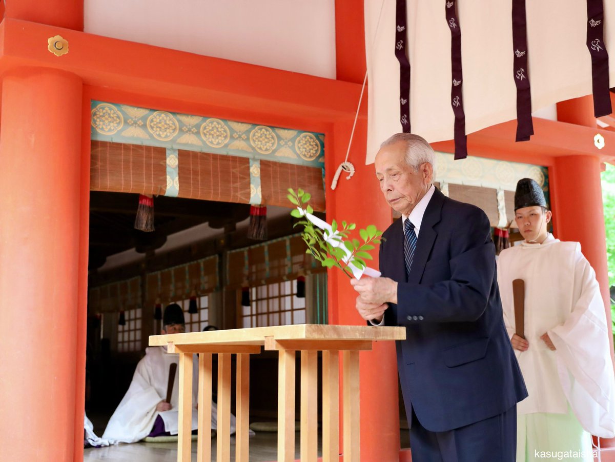 KASUGASHRINE's tweet photo. 午後5時より奉楽祭、午後6時より奉楽之儀が斎行され、「南都楽所」による雅楽・舞楽の奉納がございました。
奉楽祭では、未だおん祭などの祭典でご奉仕が叶わない人たちにも日々のお稽古に励まれた曲の奉納の機会がございます。
#春日大社 ＃奈良 #南都楽所 #雅楽 #舞楽 https://t.co/SlPs7kU7p3