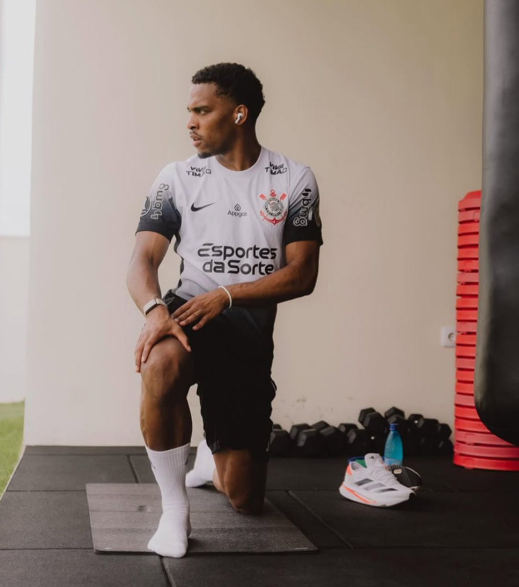 _Thainha's tweet photo. O marketing do Corinthians é tão inútil que não foi capaz de trabalhar em nada em relação a isso aqui https://t.co/tr4HPQX09E