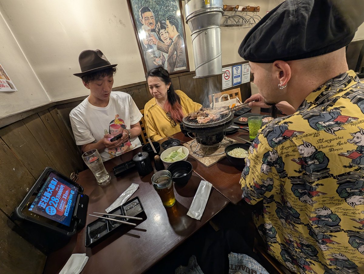 DUSTBABY6's tweet photo. 終演後はキシベ家と焼肉！　(眞) https://t.co/ziQlDGJJtC