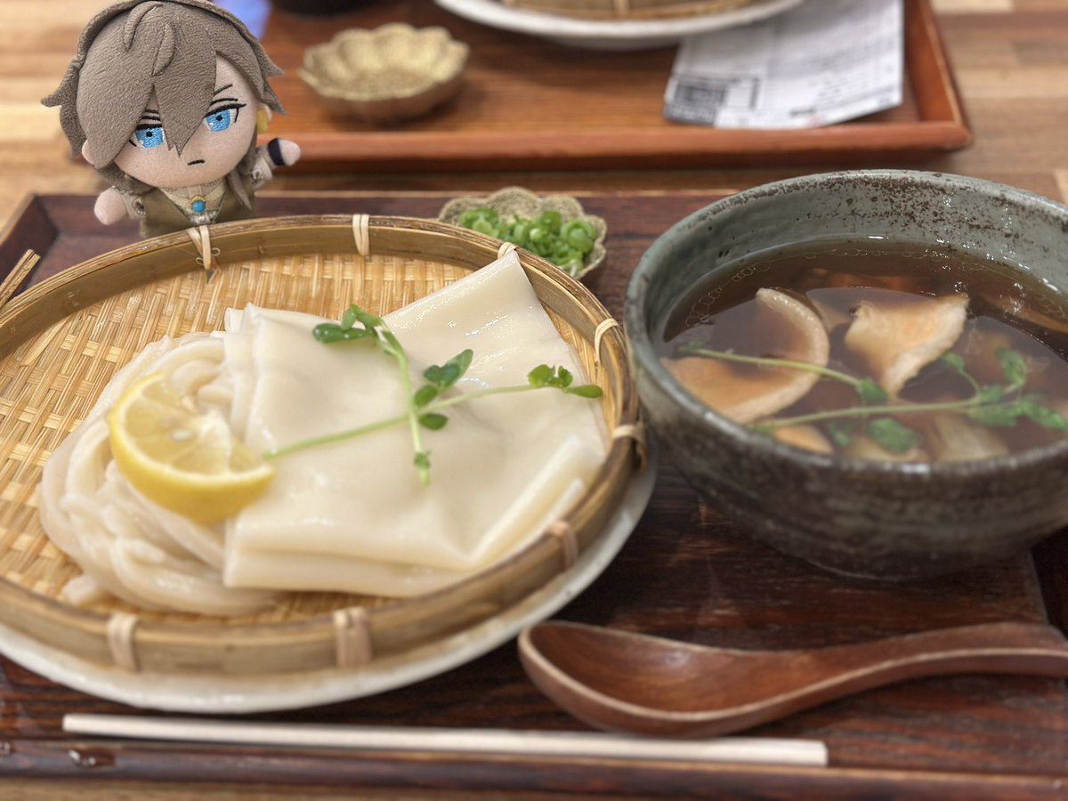 MLgoodsLM's tweet photo. ランイベだんだん疲れてきたので最近食べた美味しいものを定期的に載せてみよう。こちらは鬼ひもかわうどん💭🍜 https://t.co/r1VioUqLwV