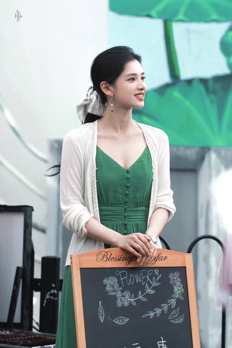 PrincessJINGYI's tweet photo. Gorgeous Qingwu

#ZhangJingyi #ATouchOfGreen https://t.co/im0frEUdWz