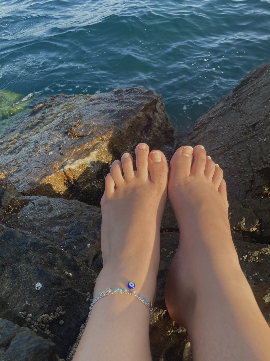 footilicious13's tweet photo. Salty toes , deserve licking 🌊☀️
#licking #toes #feet #feetfetısh #foot #footfetısh https://t.co/CHckUVDN4o