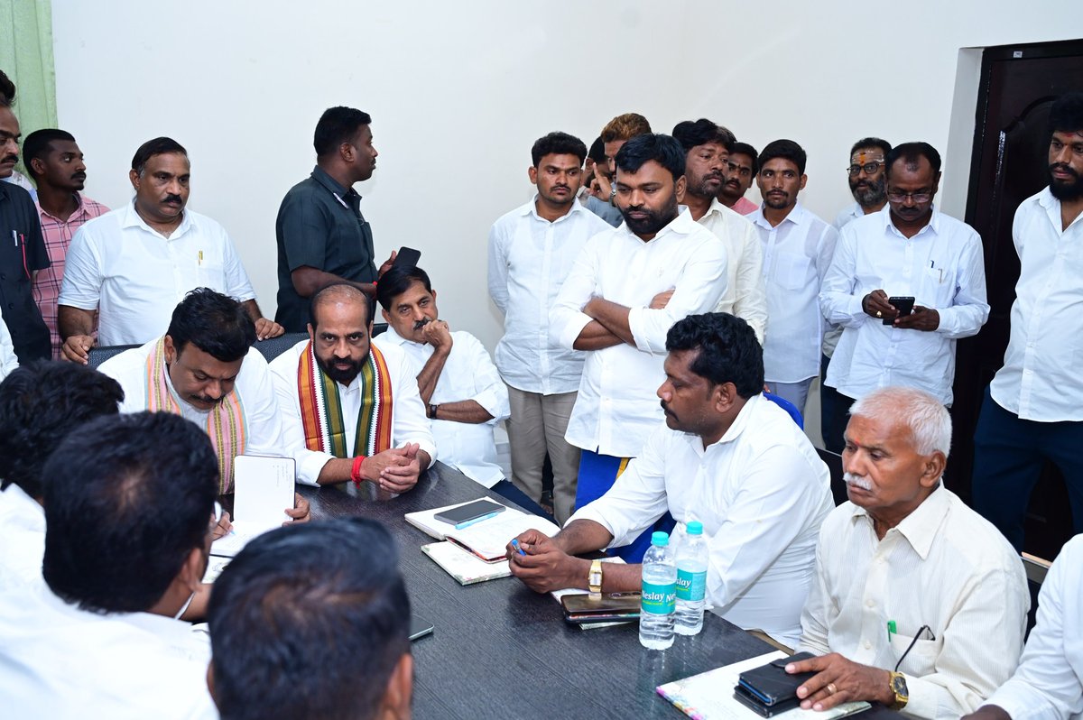 BJPSCMorcha4AP's tweet photo. 🚩 కడపలో జరిగిన బీజేపీ ఎస్సీ మోర్చా రాయలసీమ జోన్ సమావేశంలో పాల్గొన్నాం.

రానున్న ప్రగతి యాత్ర విజయవంతంపై చర్చించాం.

#PragathiYatra #BJPSCMorcha #Kadapa #BJPAndhraPradesh 🚩 https://t.co/y3fO0VZNTk