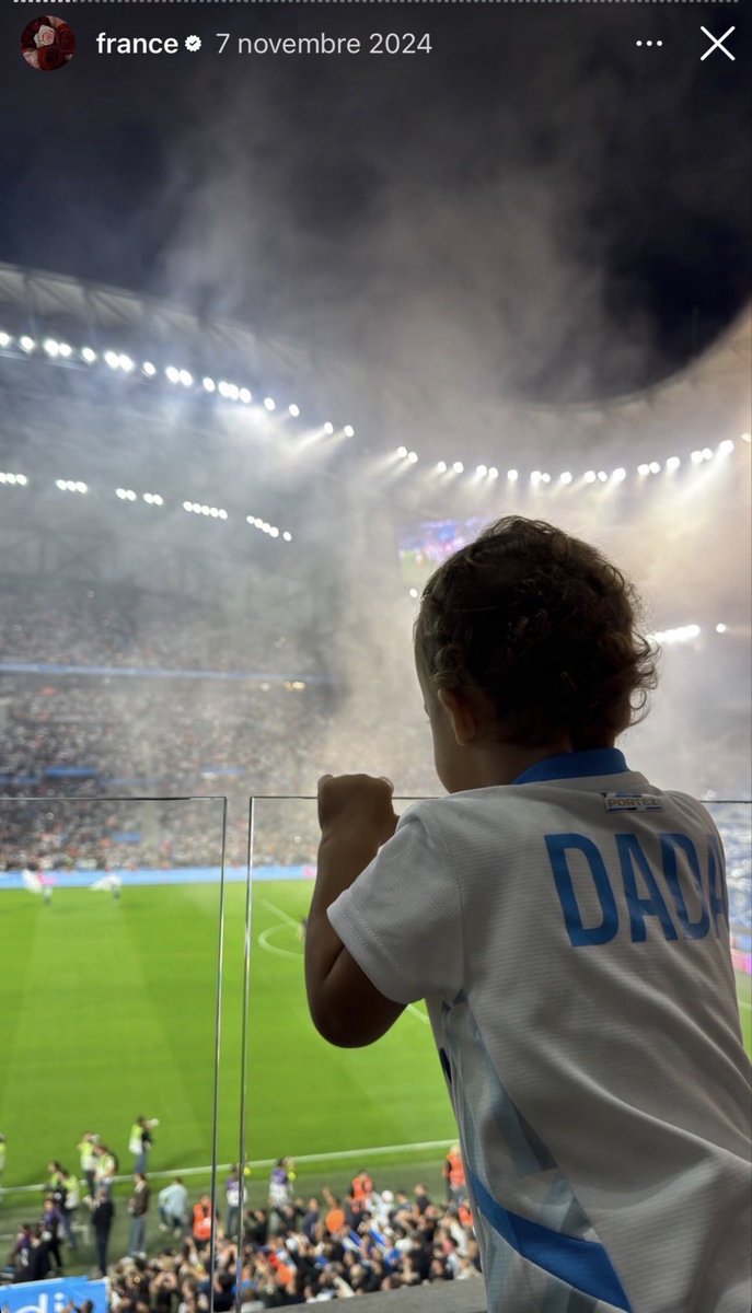Valdivi75291449's tweet photo. La femme de Mason qui poste une  photo du vélodrome et du baby né à Marseille ! 
Je me raccroche à ceux que je peux . 

@masongreenwood You stay here, you are home in Marseille with your family. Stay with us. !!! 
@OM_Officiel Garde-le ! 
#TeamOM https://t.co/QFVU1V6WcU