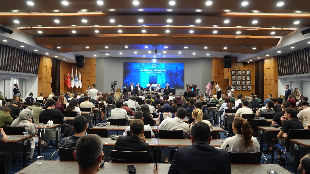 MAtillaKaya's tweet photo. Genel Sekreterimiz ve İzmir Milletvekilimiz Eyyüp Kadir İnan ile birlikte, Türkiye Basın Federasyonu tarafından İzmir Ticaret Odası ev sahipliğinde düzenlenen “Aile ve Toplumsal Bilinçlenme: Bağımlılıkla Mücadelede Medyanın Rolü” paneline katıldık. https://t.co/ZWqvSagWJT