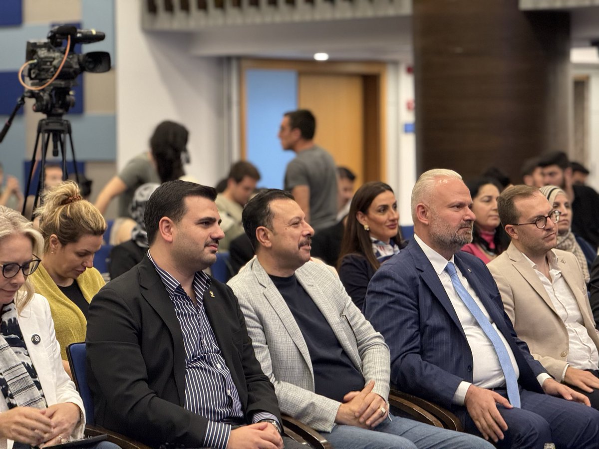 MAtillaKaya's tweet photo. Genel Sekreterimiz ve İzmir Milletvekilimiz Eyyüp Kadir İnan ile birlikte, Türkiye Basın Federasyonu tarafından İzmir Ticaret Odası ev sahipliğinde düzenlenen “Aile ve Toplumsal Bilinçlenme: Bağımlılıkla Mücadelede Medyanın Rolü” paneline katıldık. https://t.co/ZWqvSagWJT