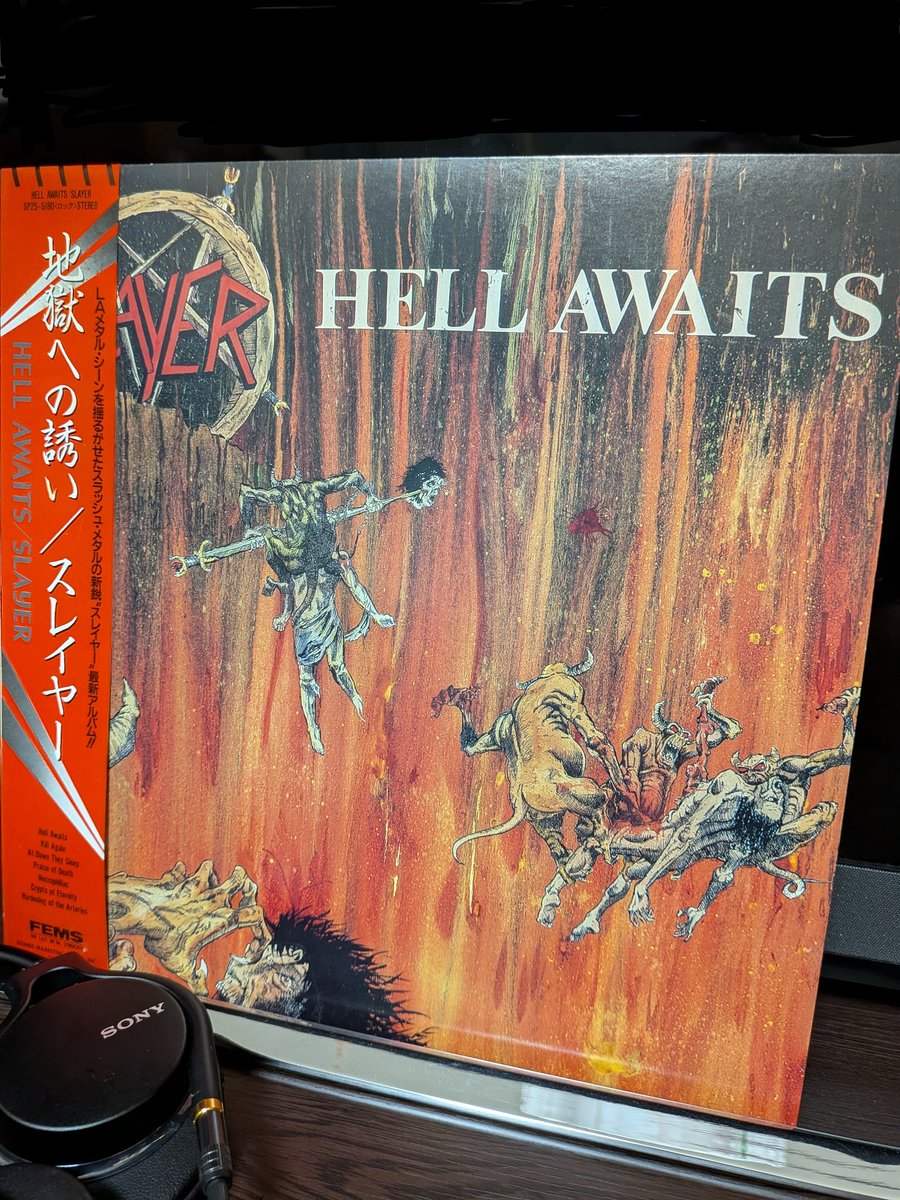 hiro34068920's tweet photo. 今日はトム・アラヤのお誕生日🎉

出会いは高1の春、'85年発表の「Hell Awaits」🔥

この前年に発表されていたMETALLICAの2ndですでにスラッシュに目覚めていたものの、この凄まじい速さと邪悪さに震えた衝撃を今でも覚えています😆

それから1年半後、あの大傑作が誕生し僕の信念は頂点に達しました😃 https://t.co/K205upSzUO