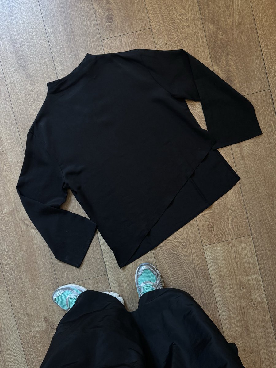 CaminoTV's tweet photo. le détail asymétrique sur ce haut c’est simple et efficace (94% tencel) 

https://t.co/EzHsTOCieR 39€ https://t.co/UOT8ybSJSY