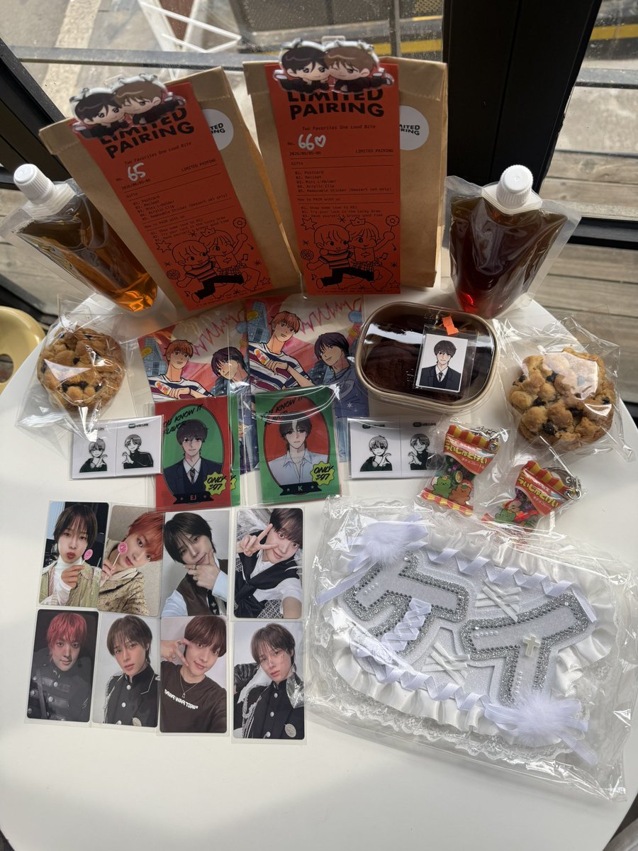 Sissi_0412's tweet photo. 와... 카페 진짜 열심히 꾸몄어요 너무 예뻐요♡
오늘 오후에 방문했어요. 친구와 함께 사진을 많이 찍었어><아ㅏㅏㅏ너무 좋아요!!
#LIMITED_PAIRING #KEJ #K #EJ https://t.co/ve09HsZCY0