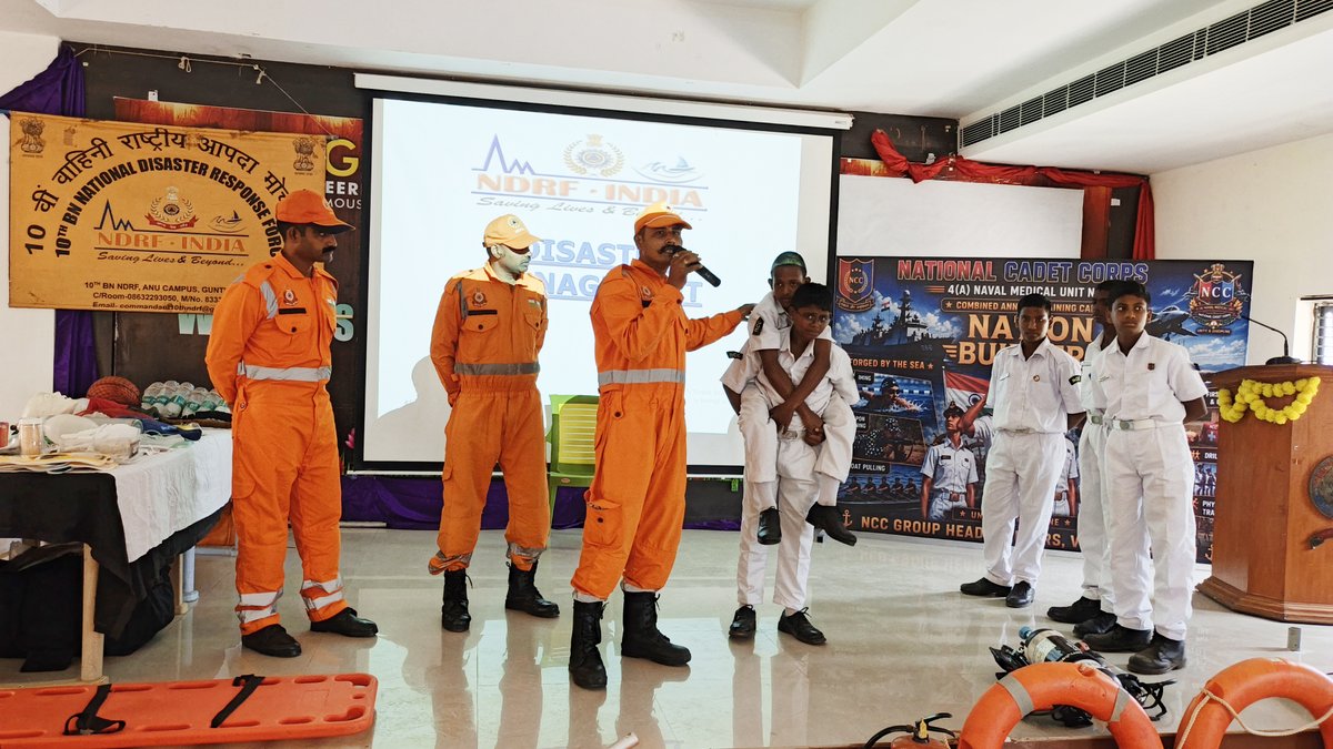 10NDRF's tweet photo. “Prepared minds save lives.” 
🇮🇳10th Bn. NDRF conducted Lecture Cum Demo on DM Trg to NCC cadets at 04 (A) Naval Medical Unit NCC Camp, Raghu College of Engineering, Bheemunipatnam, VSKP-Dist.(AP).
✅Total 550 NCC cadets benefited.
#NDRF
@NDRFHQ
@ANI
@PIBBengaluru
@NCCGPHQVSP https://t.co/yMZmJQ3CKf