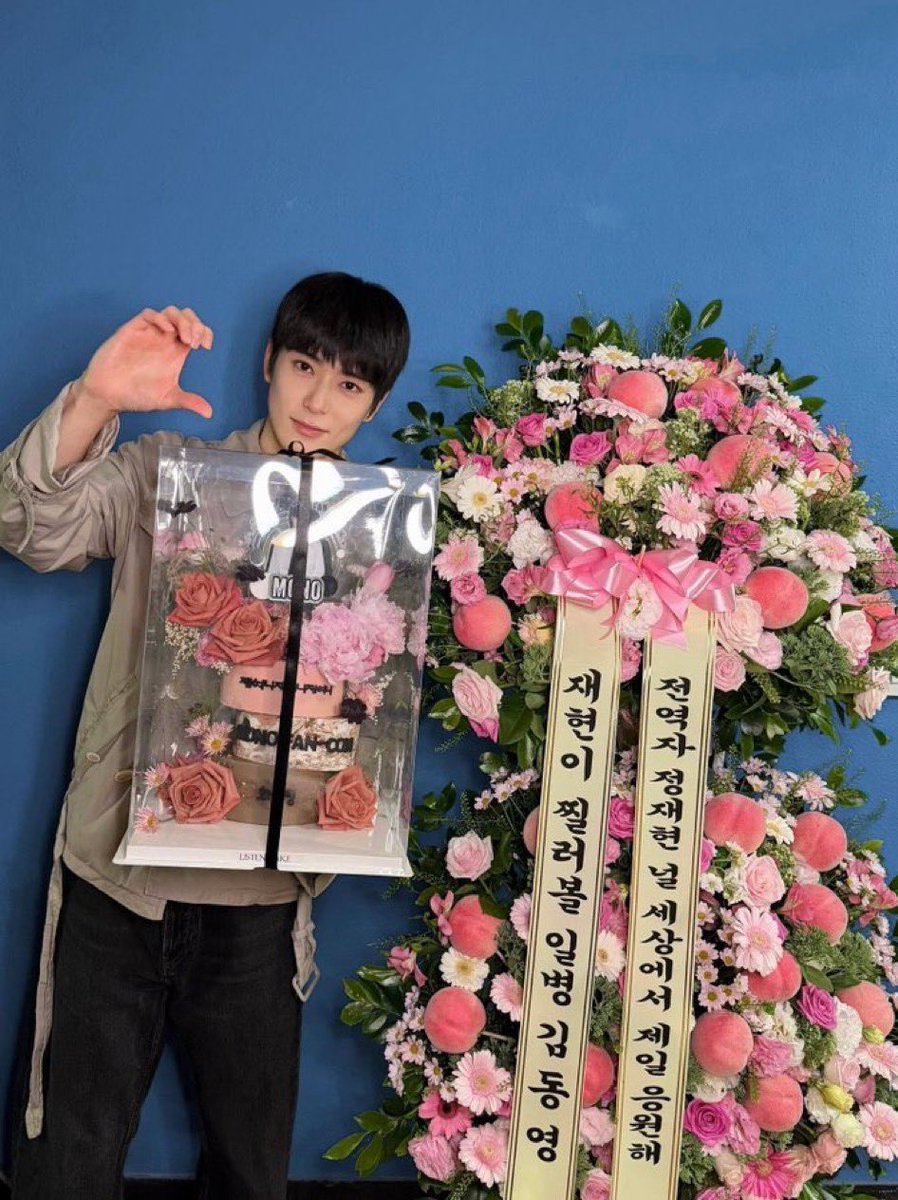 415_pi's tweet photo. 아 네
그러를 그러세요
네네
둘이 사귀는 거 잘 알았고요
네
뭐
저는 그냥 들러리죠
그들의 연애에 이용당한 거라고 볼 수 있죠 https://t.co/DKtF4YxHic