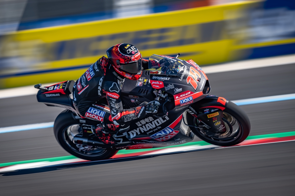 IntactGP's tweet photo. #HungarianGP  #Moto2 #Q2 ✅

#FrontRow start for #81 Senna AGIUS from 🅿️3️⃣ - 1´40.315 +0.035 just ahead of @18ManuGonzalez in 🅿️4️⃣ - 1´40.341 + 0.061

#LIQUIMOLY  #Dynavolt  #IntactGP  at #BalatonParkCircuit https://t.co/VyNFsFAMda