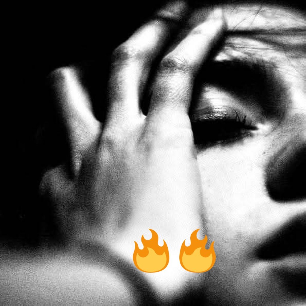 samren786's tweet photo. “وہ روز مسکراتی ھے…
تاکہ کسی کو اُس کی زندہ لاش نظر نہ آئے۔ ”

،،،،،🖤 https://t.co/vr1Exjp4Uy