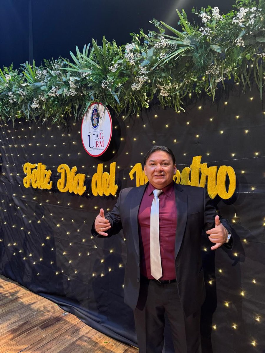 LIMBERZAO's tweet photo. Feliz Día del Maestro; a  DIOS el más importante MAESTRO para toda la vida; a los padres;  profesores de primaria, secundaria, pregrado;  postgrado todas las personas que nos enseñan día a día no solo conocimientos sino a ser mejores seres humanos.

FELICIDADES  MAESTROS https://t.co/3E0B21jg9A