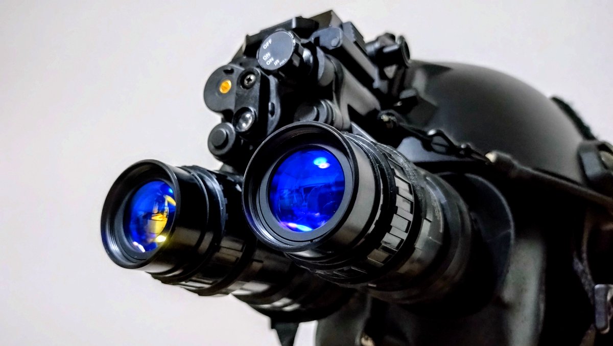 HRYM43370072's tweet photo. PVS15、今は重いロートルだけどらやはり一番好きな双眼。
夜眼鏡のレンズは美しい、、、
マイナスイオン出てる。 https://t.co/jFLBLNE1Qp
