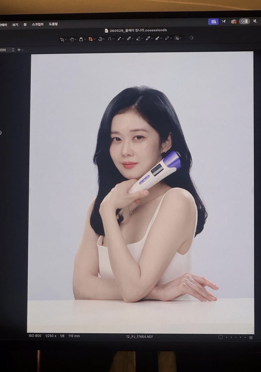 myaprilstory's tweet photo. 차은경의 똑단발이랑 요런 여신 장발을
맘대로 오가는 거 너무너무 좋다...... // 
나라언니 단발 장발 아직도 못 고르는 사람 저요 https://t.co/CpQvGyoxir