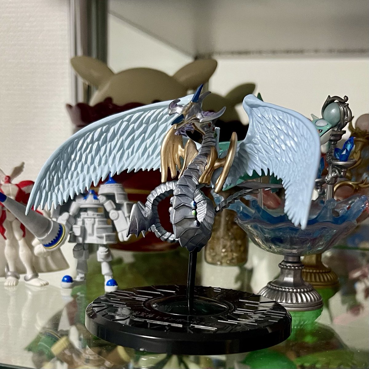 レインボー・ドラゴンのフィギュア化嬉しすぎてめっちゃ撮っちゃった笑