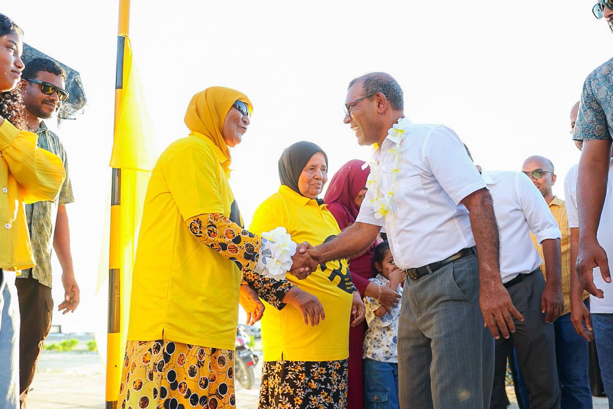 MDPSupportersMV's tweet photo. އެތައް ބަޔަކު ނުކުމެ ގައްދޫއިން އަންނި އަށް އޮތް ތާއީދު ގަނޑުކޮށް ދައްކާލައިފި. 💛🔥🔥
#AnniForChair https://t.co/mIezrlnPmC