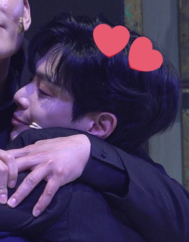 rim_forest_'s tweet photo. 맨날 주노가 마중 나올때까지 기다렸는데 먼저 가서 렉스랑 같이 안겨있는거 너무 귀여운데 본공 생각하니까 또 너무 슬펐고ㅠ https://t.co/VR6HWZx1Bo