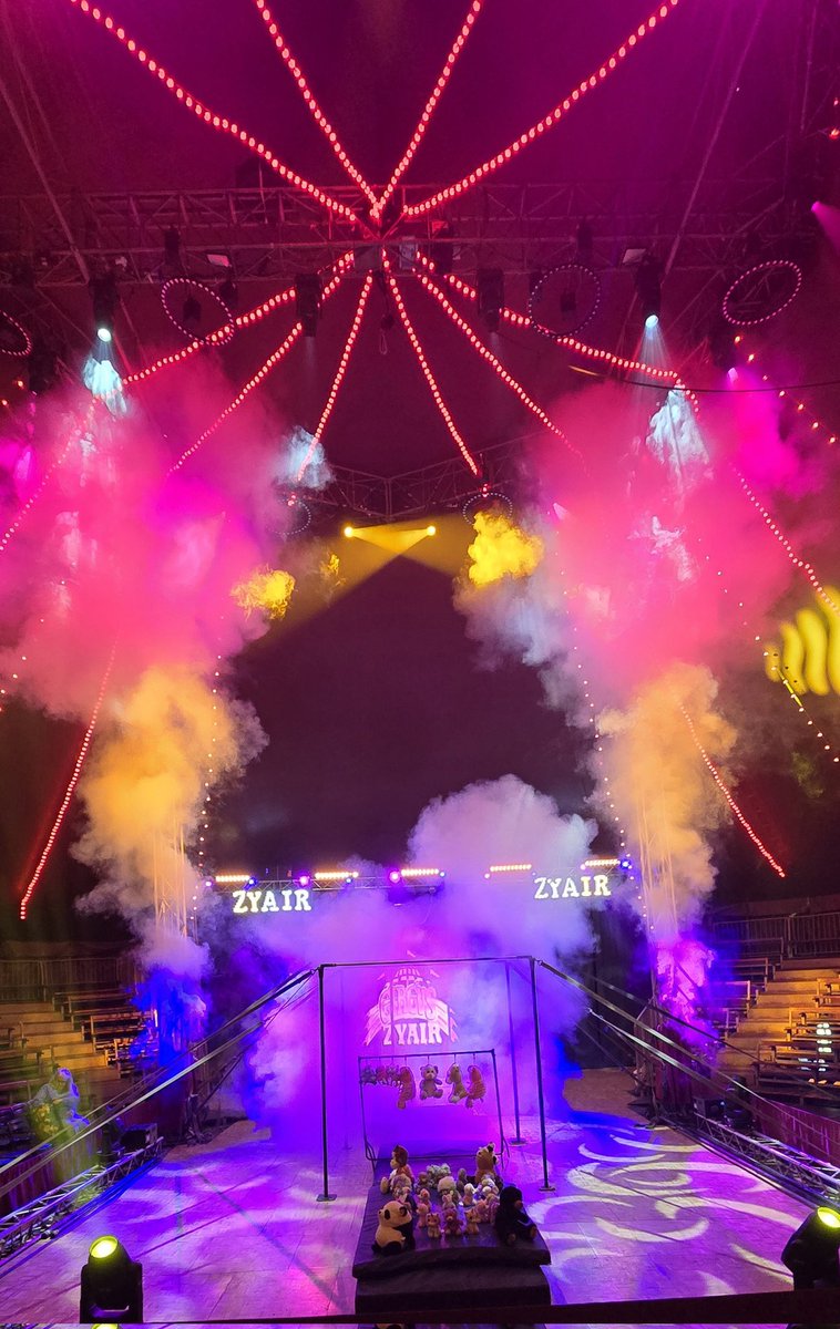 stevejacks's tweet photo. First visit to @CircusZyair this year. Currently Guildford.   Great show and lights. https://t.co/9WoaIEACps