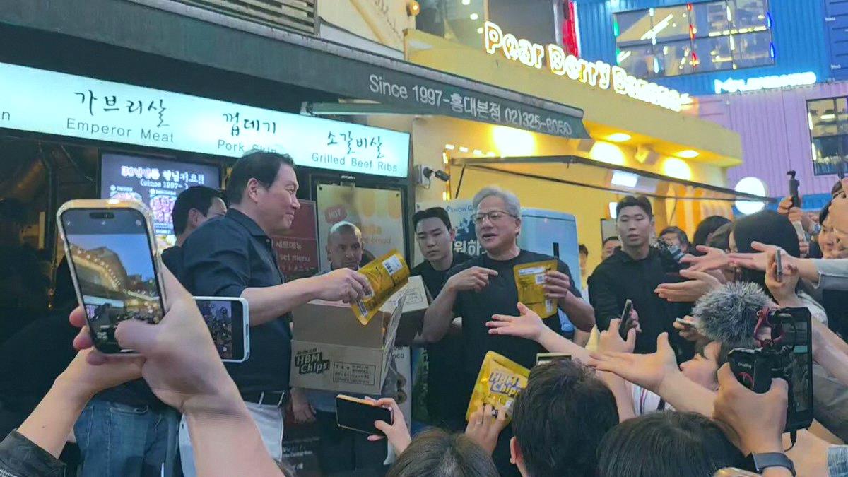 GrajiolaJr's tweet photo. Here's what happens when Nvidia's Jensen Huang visits South Korea 🇰🇷 https://t.co/QXlhmHZIyH