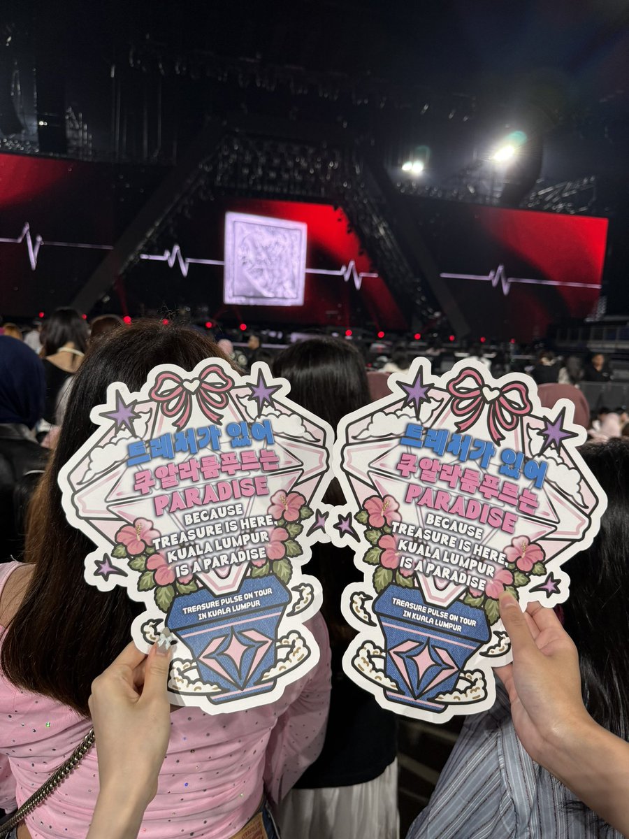 _dooooje's tweet photo. クアラルンプール楽しかった🇲🇾🎶
大好きなツアー過ぎてもっと入ればよかった（ ;  ; ） https://t.co/XHyPiX4s09