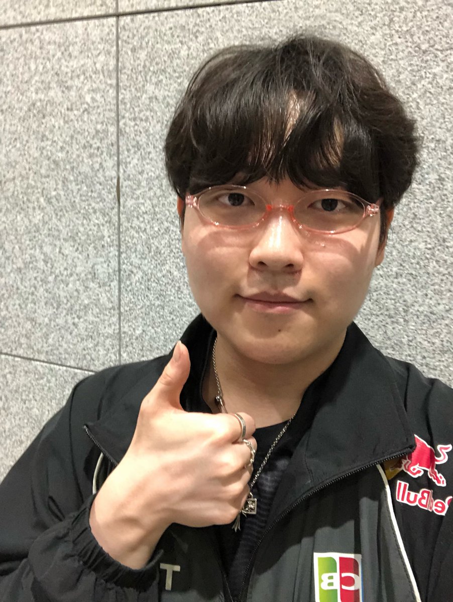 epanou1's tweet photo. 핑크안경 쓴 말랑이~~
카메라 보시더니 이거 좀 잘 어울리는 거 같다고 하심 https://t.co/554qdSnCUj