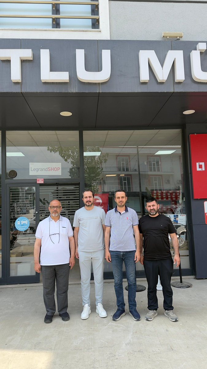 VeliVural_'s tweet photo. AK Parti Düzce İl Başkan Yardımcısı, Düzce MÜSİAD Yönetim Kurulu Üyesi, Önceki dönem TÜGVA İl temsilcisi ve Mutlu Mühendislik sahibi, kıymetli kardeşim Ersoy Mutlu’yu iş yerinde ziyaret ettik.

Misafirperverliği ve hoş sohbeti için teşekkür eder, hayırlı kazançlar ve başarılar dilerim. 💼✨ 

@ersoymutlu