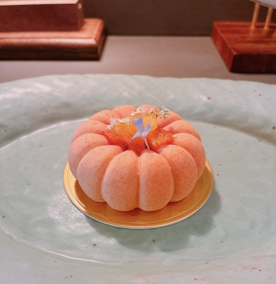 __no_a__'s tweet photo. 高円寺「向陽珈琲店」
すっかりお気に入りになったお店。

お茶もケーキもほんとうに美味しい。
ケーキは食べるのが勿体無いくらい綺麗。
そして店内は穏やかであたたかく、ゆったりとした時間が流れてる。

これからも通わせていただきます https://t.co/OlPPY76RXc
