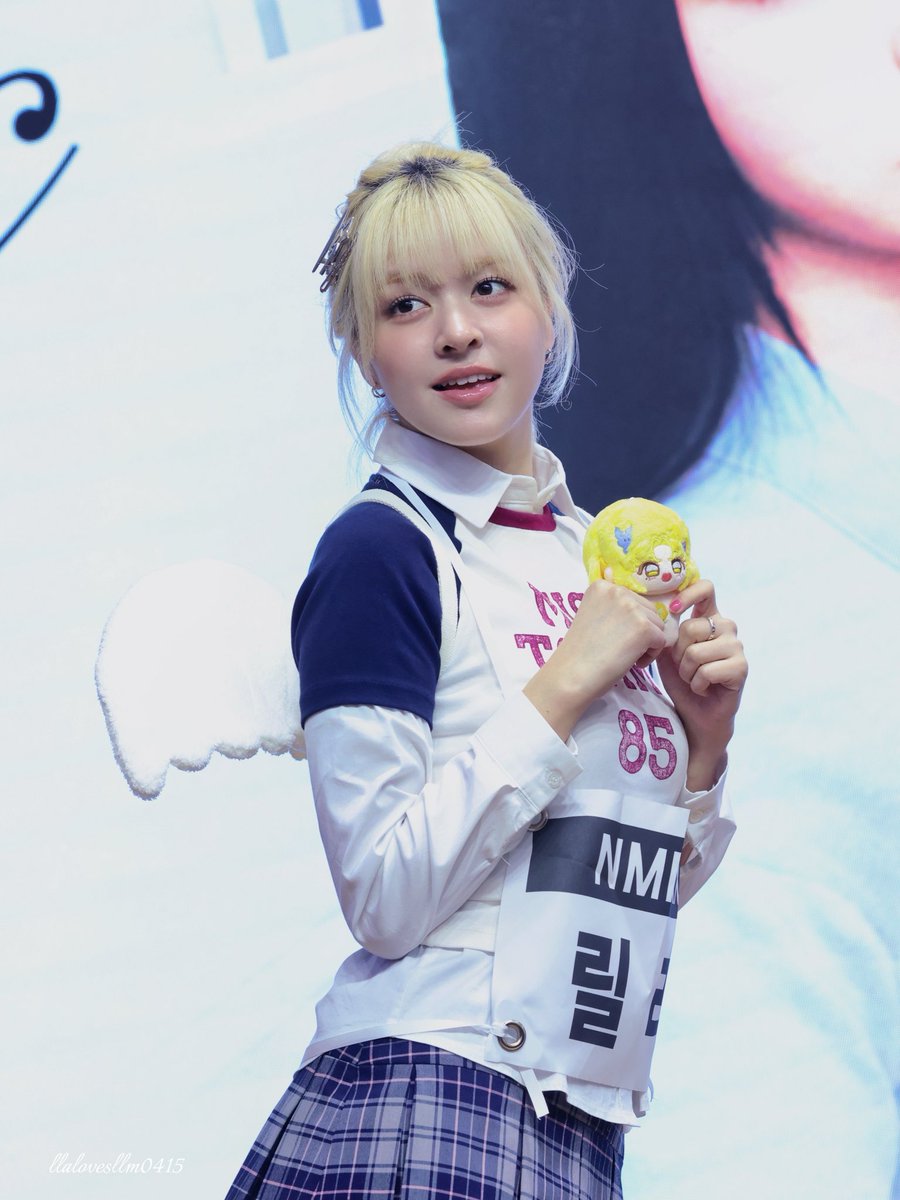 llalovesllm0415's tweet photo. 260606 ms

🪽☀️
I miss you a lot a lot…
#NMIXX #LILY
#릴리 #릴리의버블모험 https://t.co/FLtW56RFlu