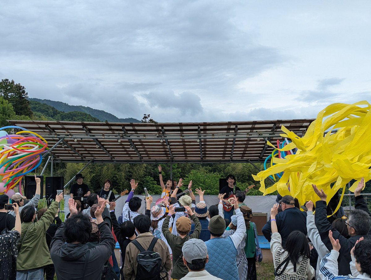 ShonenKnife's tweet photo. 福島旅行記書きました！
ふくしま農家の夢ワインで行われたイベント、山餐サウンズに出演したよ！
Blog update!

https://t.co/6om1mb07EN https://t.co/fxUL8KiZnG