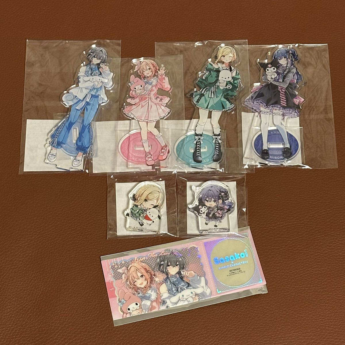 itochq3's tweet photo. ささ恋のPOPUPも2回目行ってきた〜！✨
2回目の購入特典は依ひまでした!!
1回目行った時の購入品と一緒に〜📷🫶🏻

#ささ恋 #ささ恋サンリオ https://t.co/TOkP3qdrIM